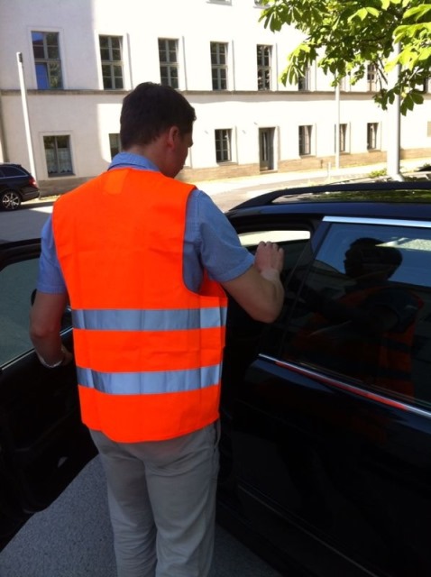Autofahrer Mit Warnweste (C) Internetwache Brandenburg